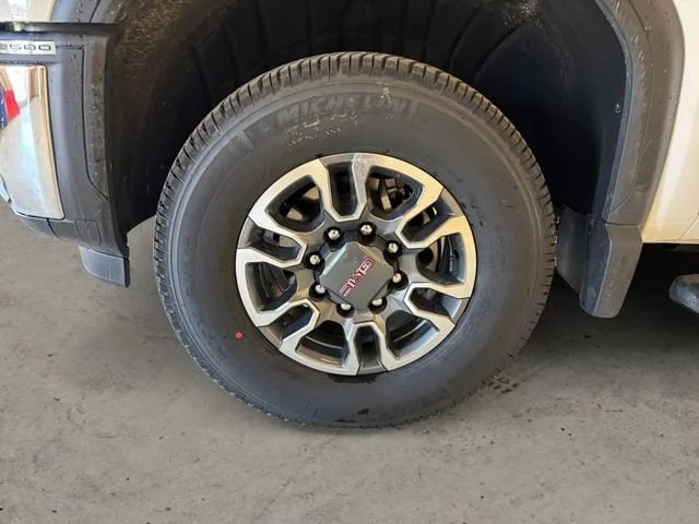 New 2026 Summit White GMC SLE image 15