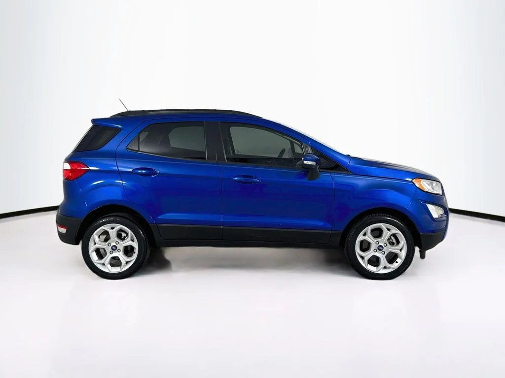 Used 2021 Lightning Blue Metallic Ford SE image 8