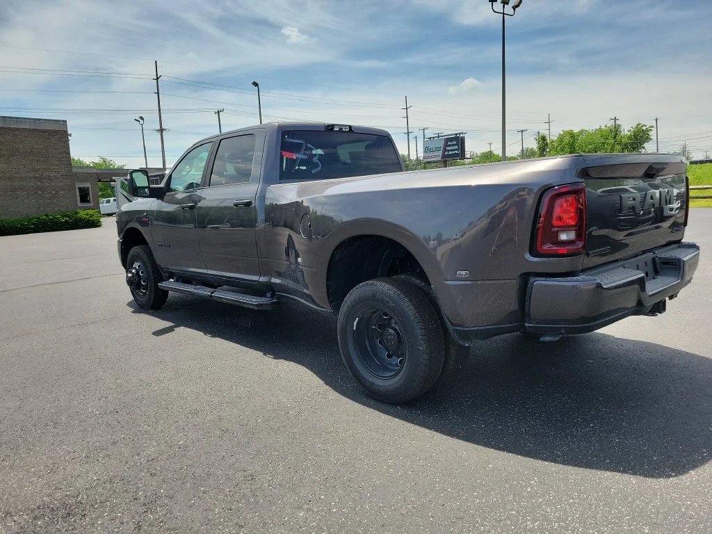 New 2026 Granite Crystal Metallic Clear-Coat Exterior Paint RAM Big Horn image 5
