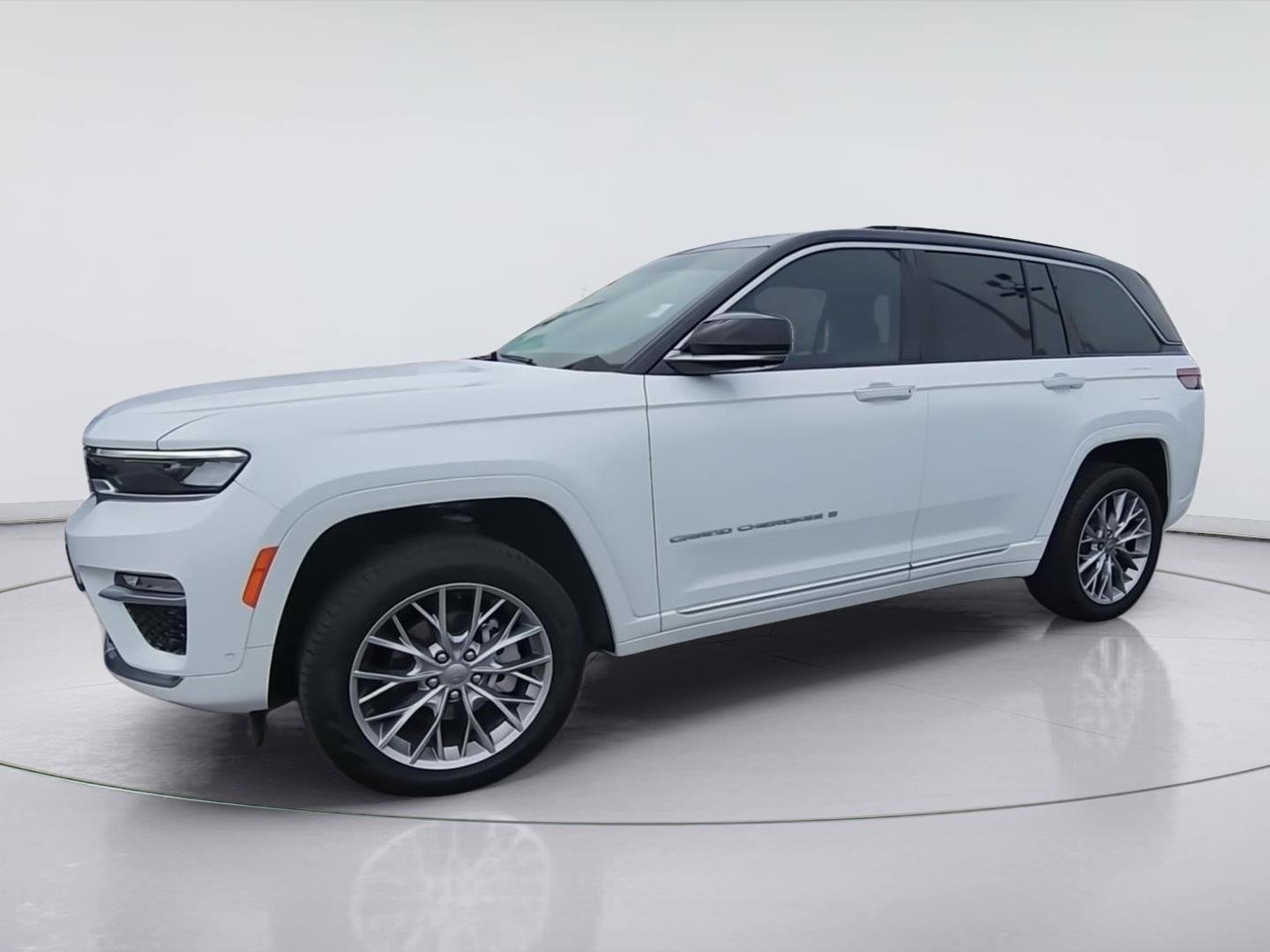 Used 2025 White Jeep Summit 4x4 image 4