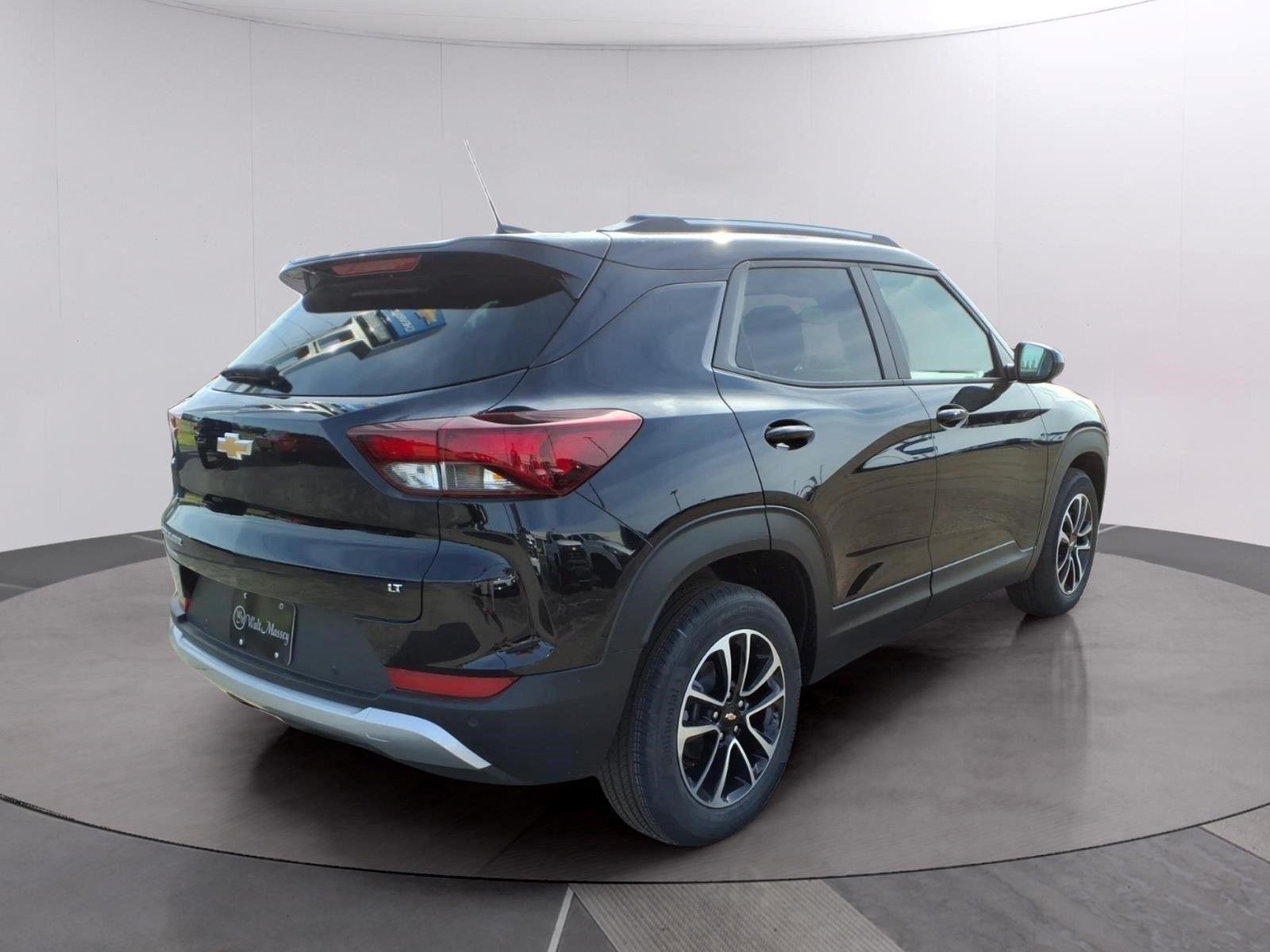 New 2026 Mosaic Black Metallic Chevrolet LT image 5