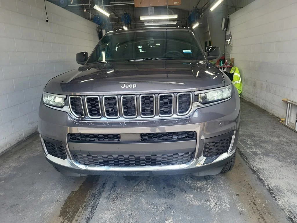 Used 2025 Gray Jeep Laredo image 10