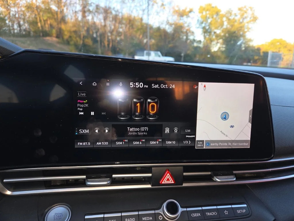 Used 2023 Black Hyundai SEL image 17