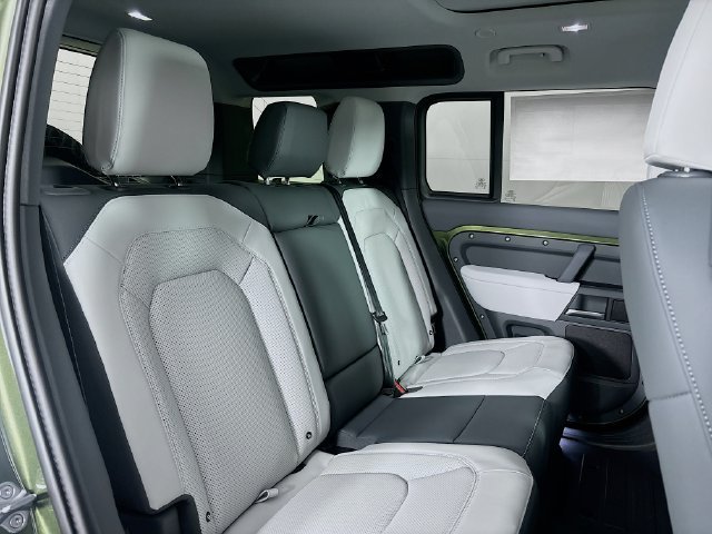 Used 2026 Green Land Rover S image 25