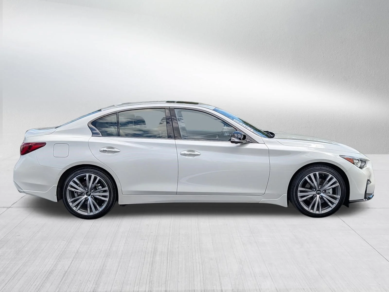 Certified Used 2024 Majestic White INFINITI SENSORY image 8