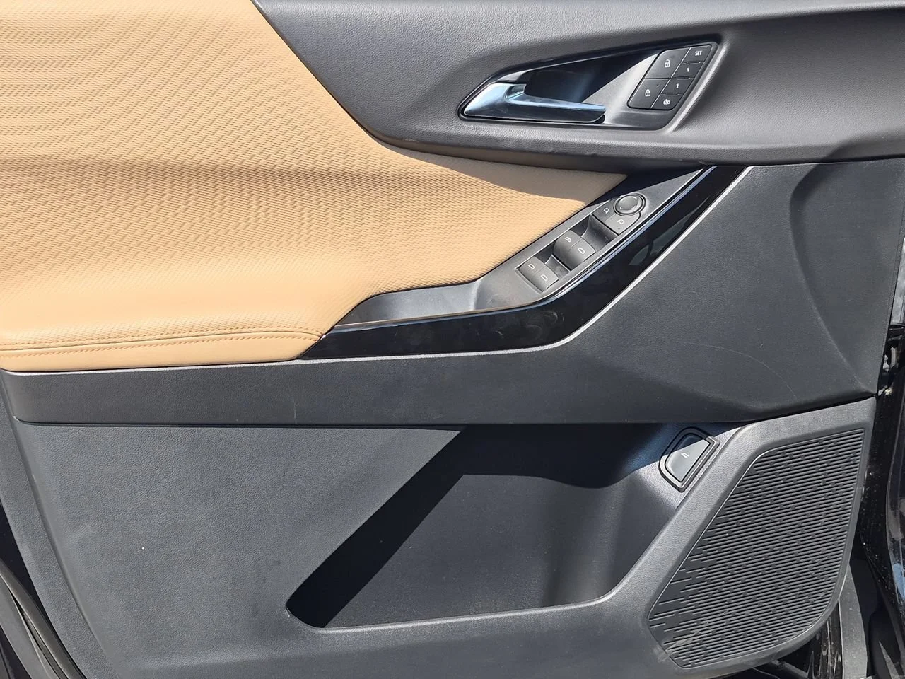New 2027 Mosaic Black Metallic Chevrolet ACTIV image 22
