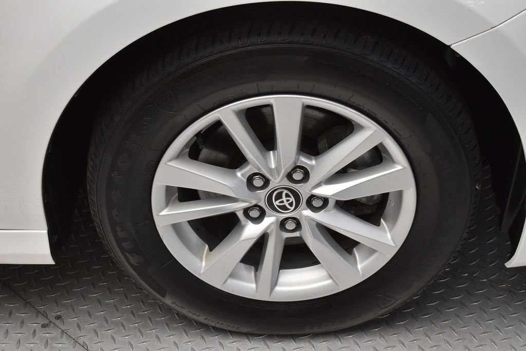 Used 2025 White Toyota LE image 33