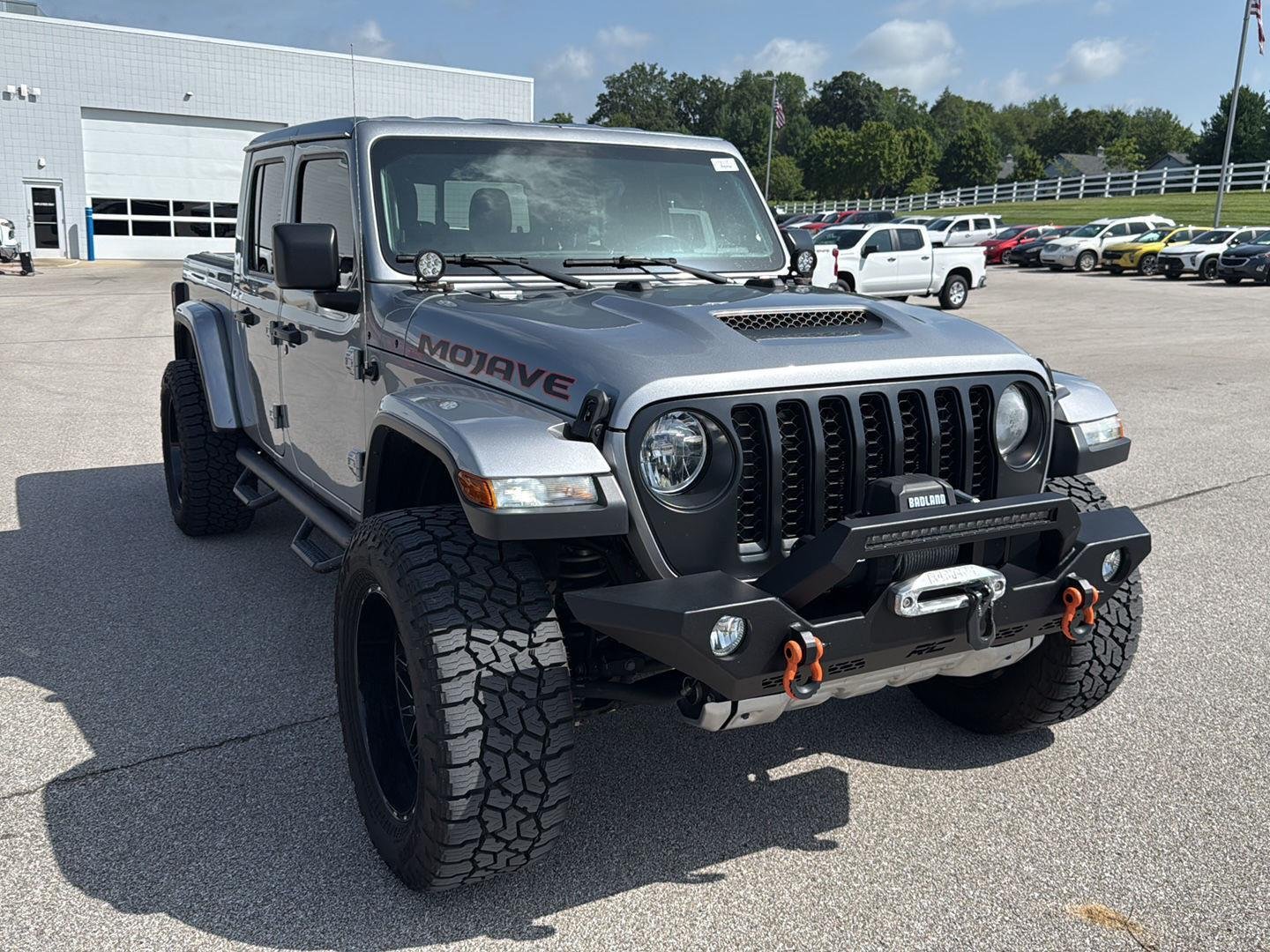 Used 2021 Silver Jeep Mojave 4x4 image 3