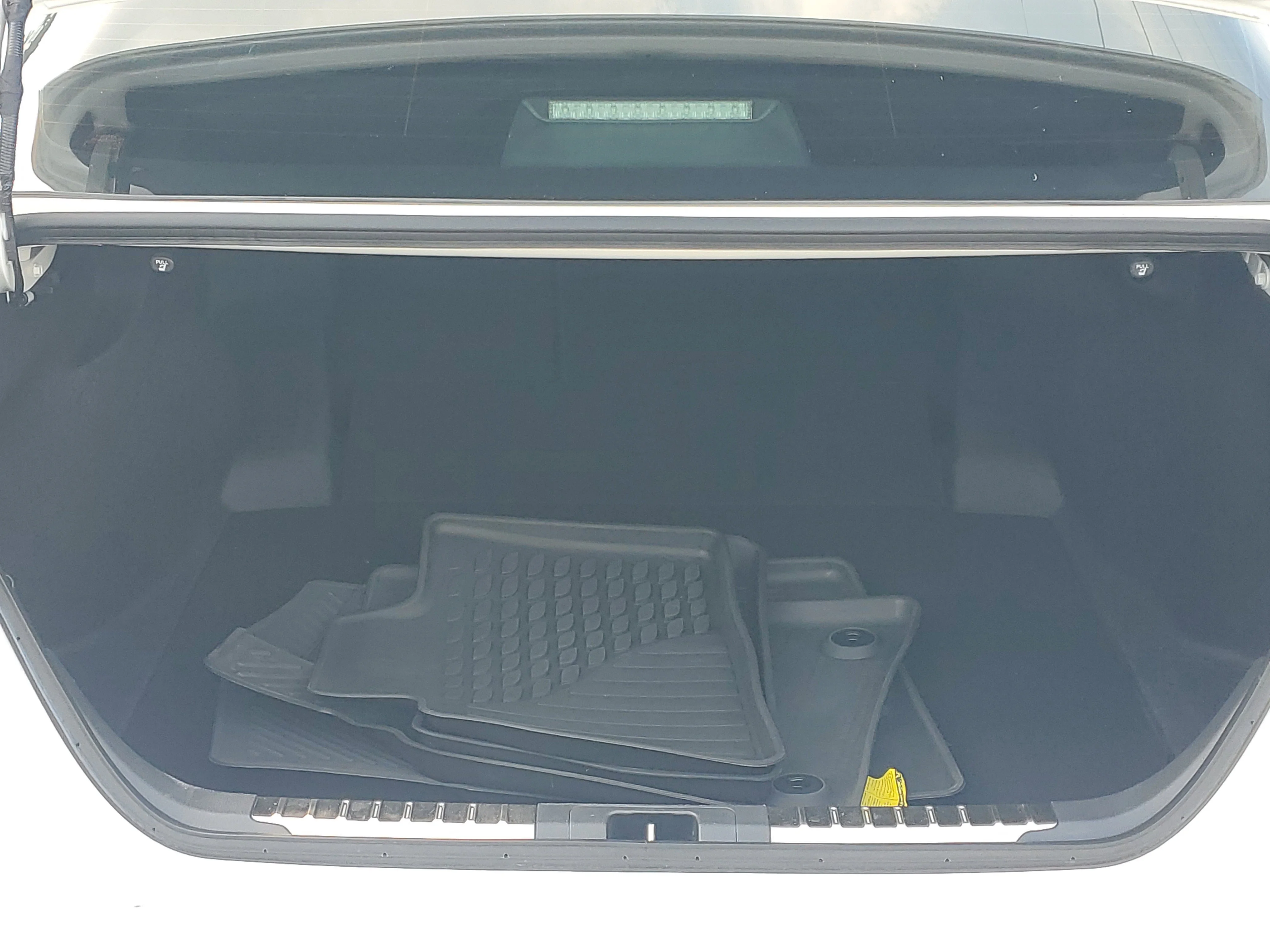 Used 2025 Ice Cap Toyota SE image 9