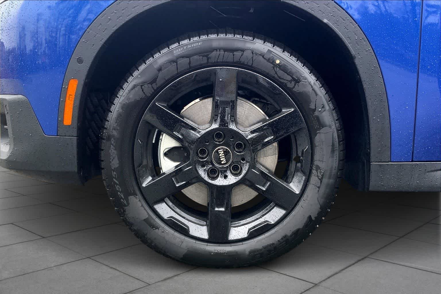 New 2026 Blazing Blue Metallic MINI Oxford Edition image 11