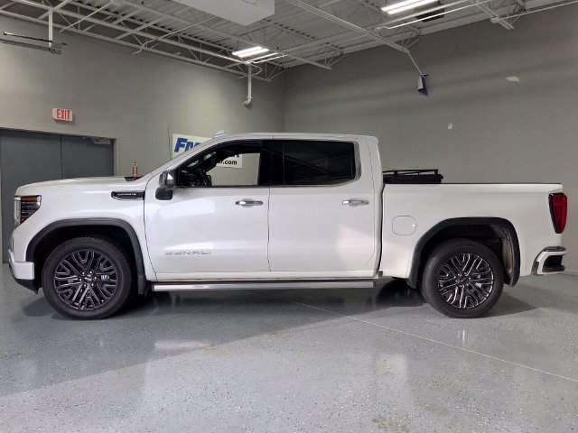 Used 2022 White GMC Denali Ultimate image 2