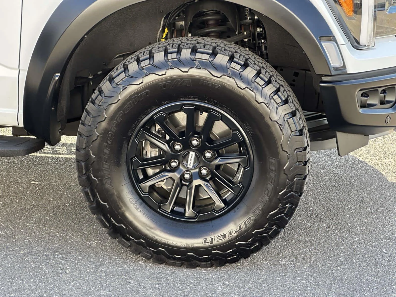 Used 2025 Oxford White Clearcoat Ford Raptor image 10