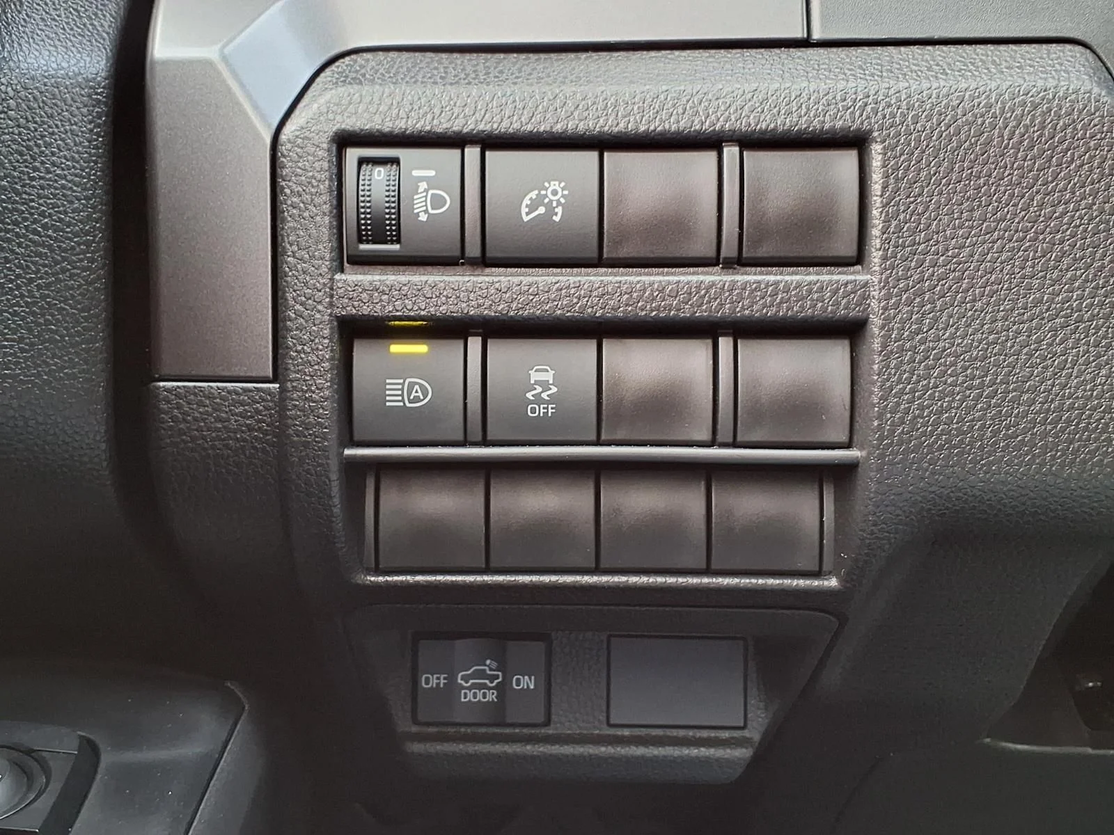 Used 2025  Toyota SR5 image 22