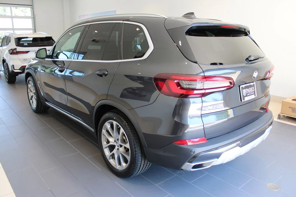 Used 2023 Gray BMW xDrive40i image 34