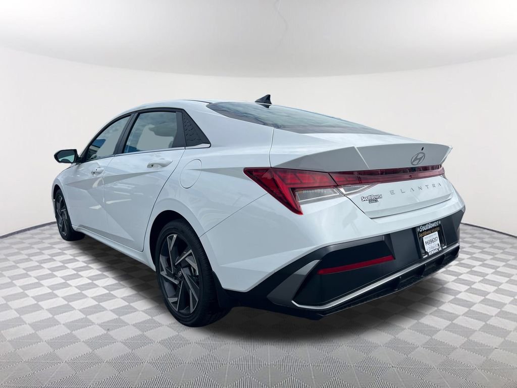 2025 Hyundai Elantra SEL - Photo 7