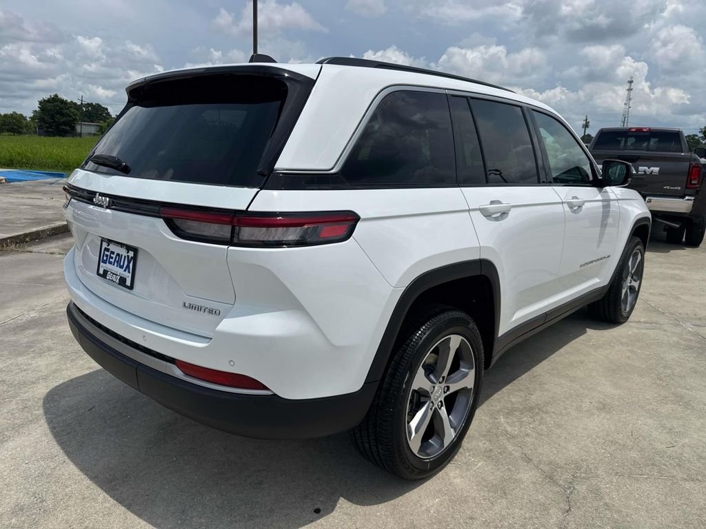 New 2026 Bright White Clear-Coat Exterior Paint Jeep Limited image 17