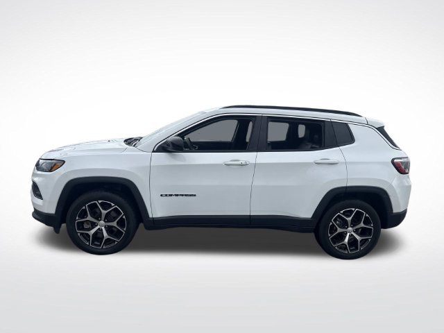 Used 2024 Bright White Clearcoat Jeep Latitude image 2