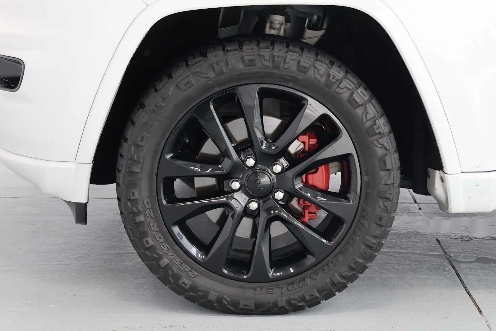 Used 2022 Bright White Clearcoat Jeep Laredo X image 9