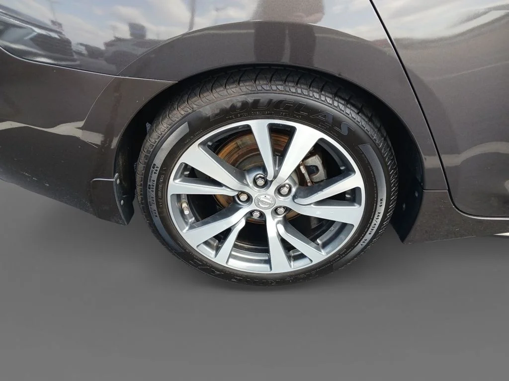 Used 2017 Brown Nissan Platinum image 32