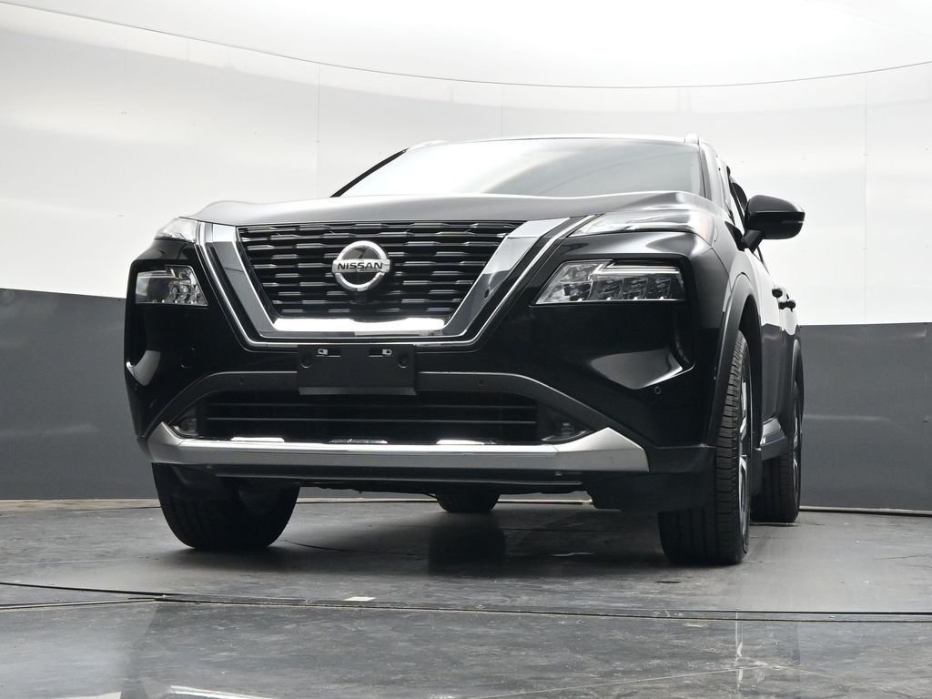 Used 2021 Black Nissan Platinum image 40