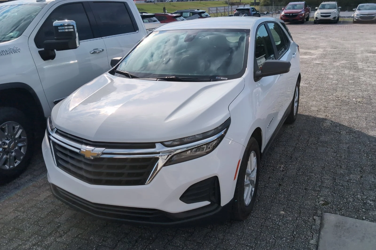 Used 2022 SUMMIT WHITE Chevrolet LS image 13