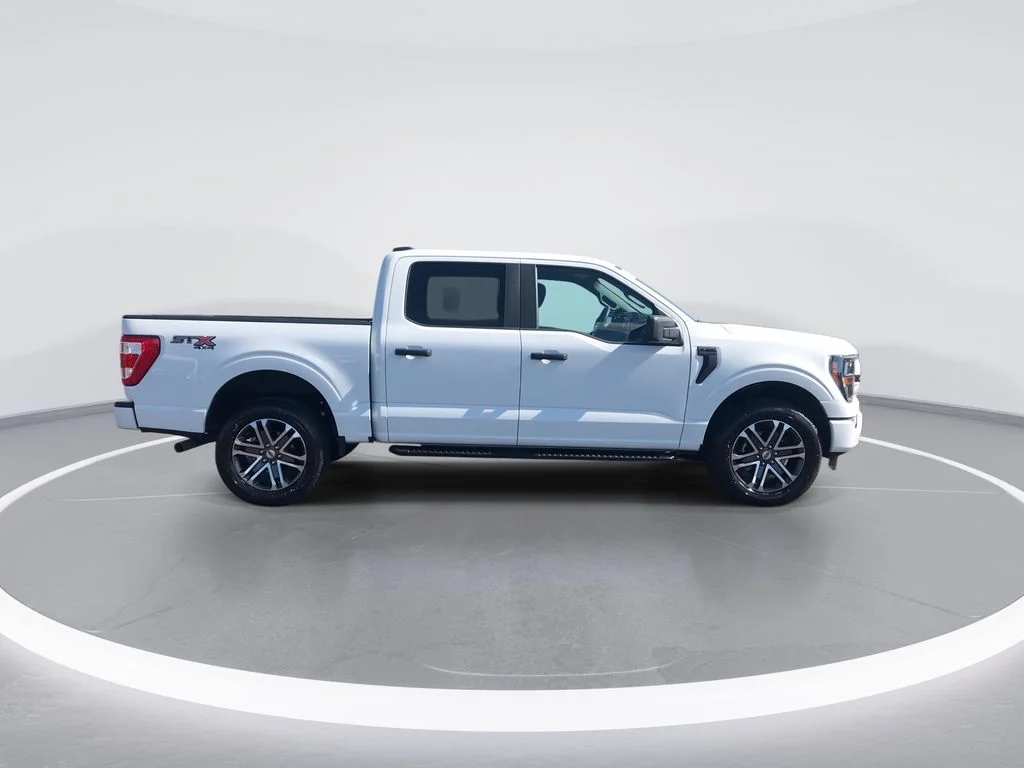 Used 2023 White Ford XL image 9