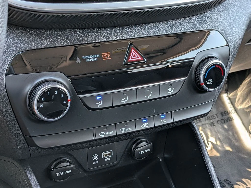 Used 2020 Blue Hyundai SE image 18