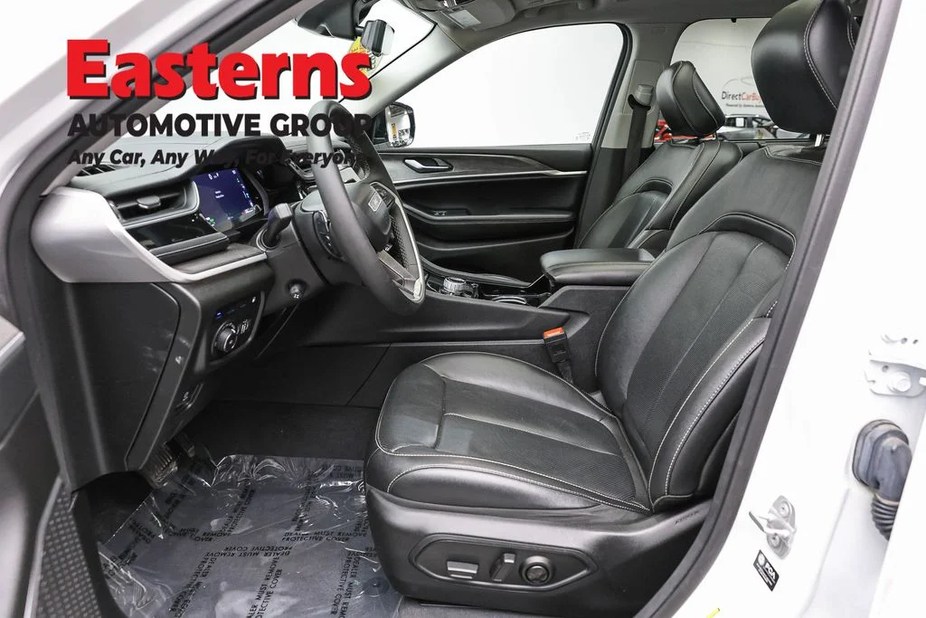 Used 2022 White Jeep 4xe image 13