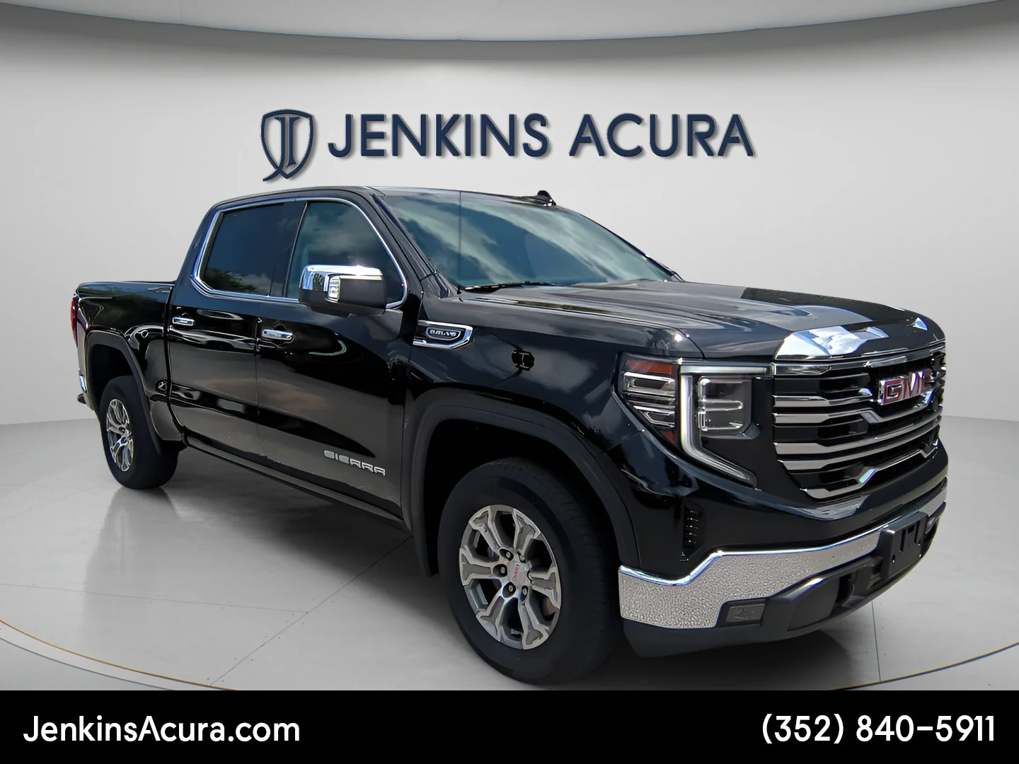 Used 2025 Onyx Black GMC SLT image 1