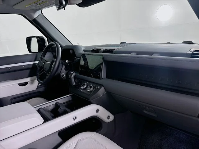 Certified Used 2025 Fuji White Land Rover S image 28