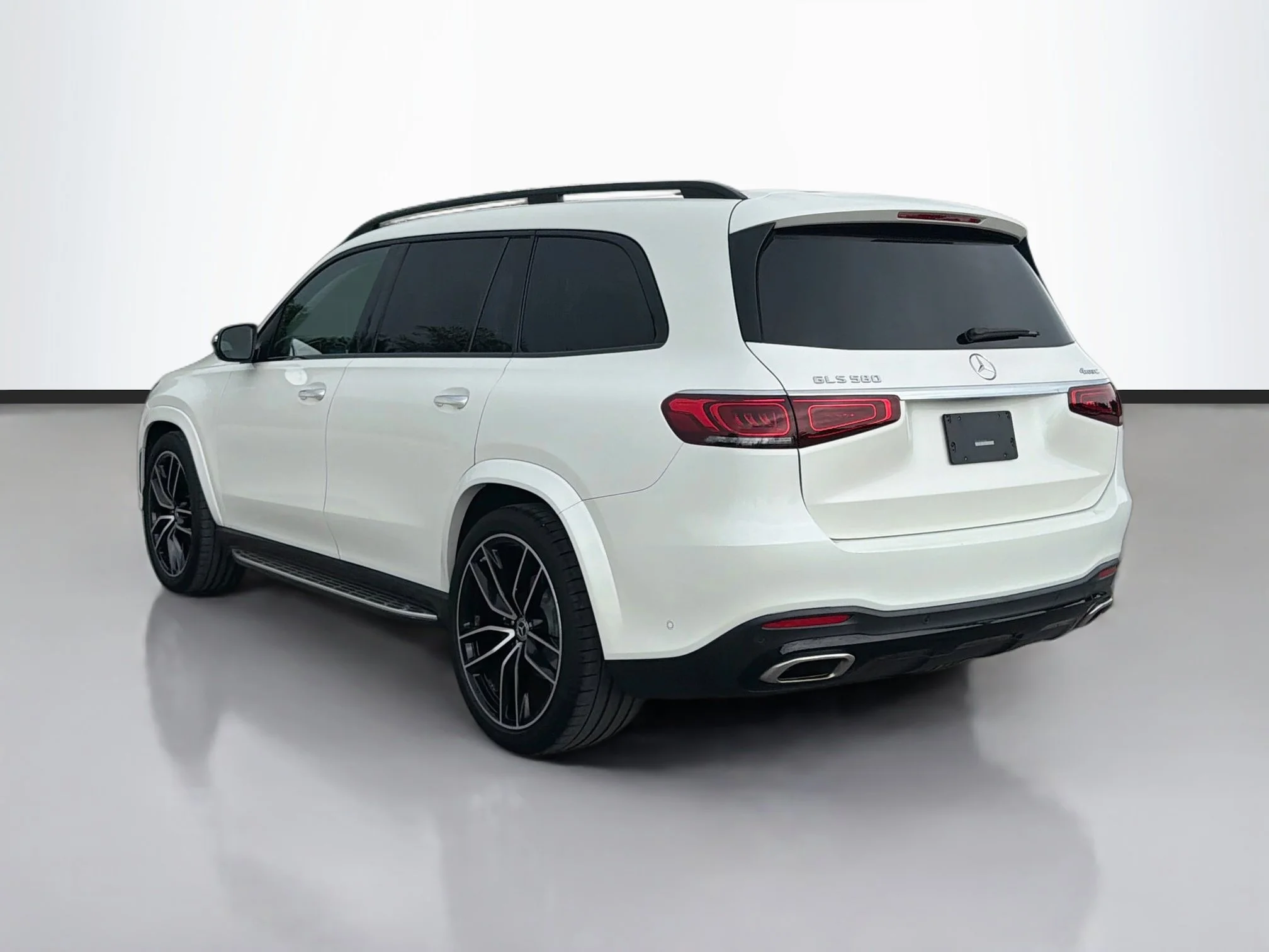 Used 2021 Diamond White Metallic Mercedes-Benz GLS 580 image 3