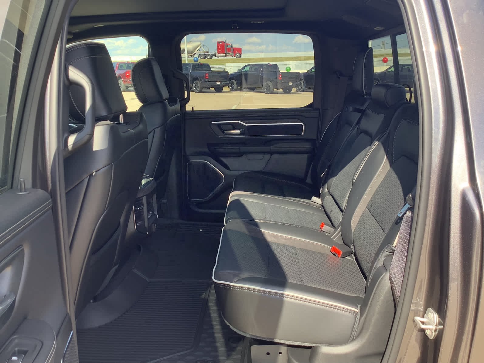 2026 RAM 1500 Laramie - Photo 15