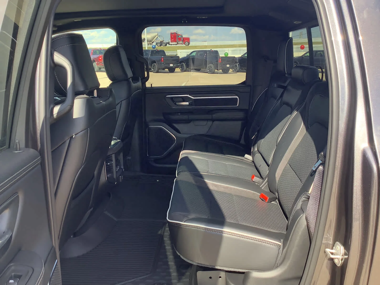 2026 RAM 1500 Laramie - Photo 15