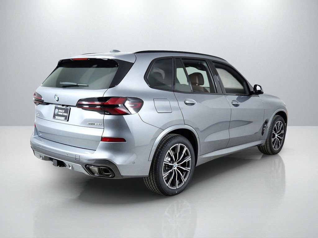 Used 2026 Skyscraper Grey Metallic BMW xDrive40i image 10