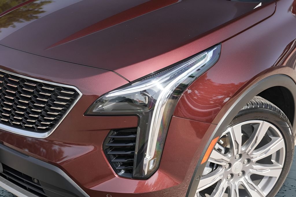 Used 2022  Cadillac Premium Luxury image 3
