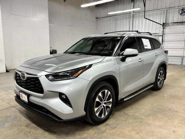 Used 2021 CELESTIAL SILVER Toyota  image 3