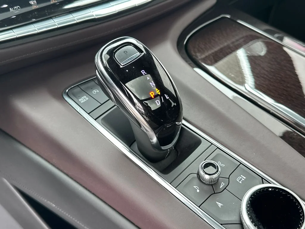 Used 2024 Silver Cadillac Sport Platinum image 34