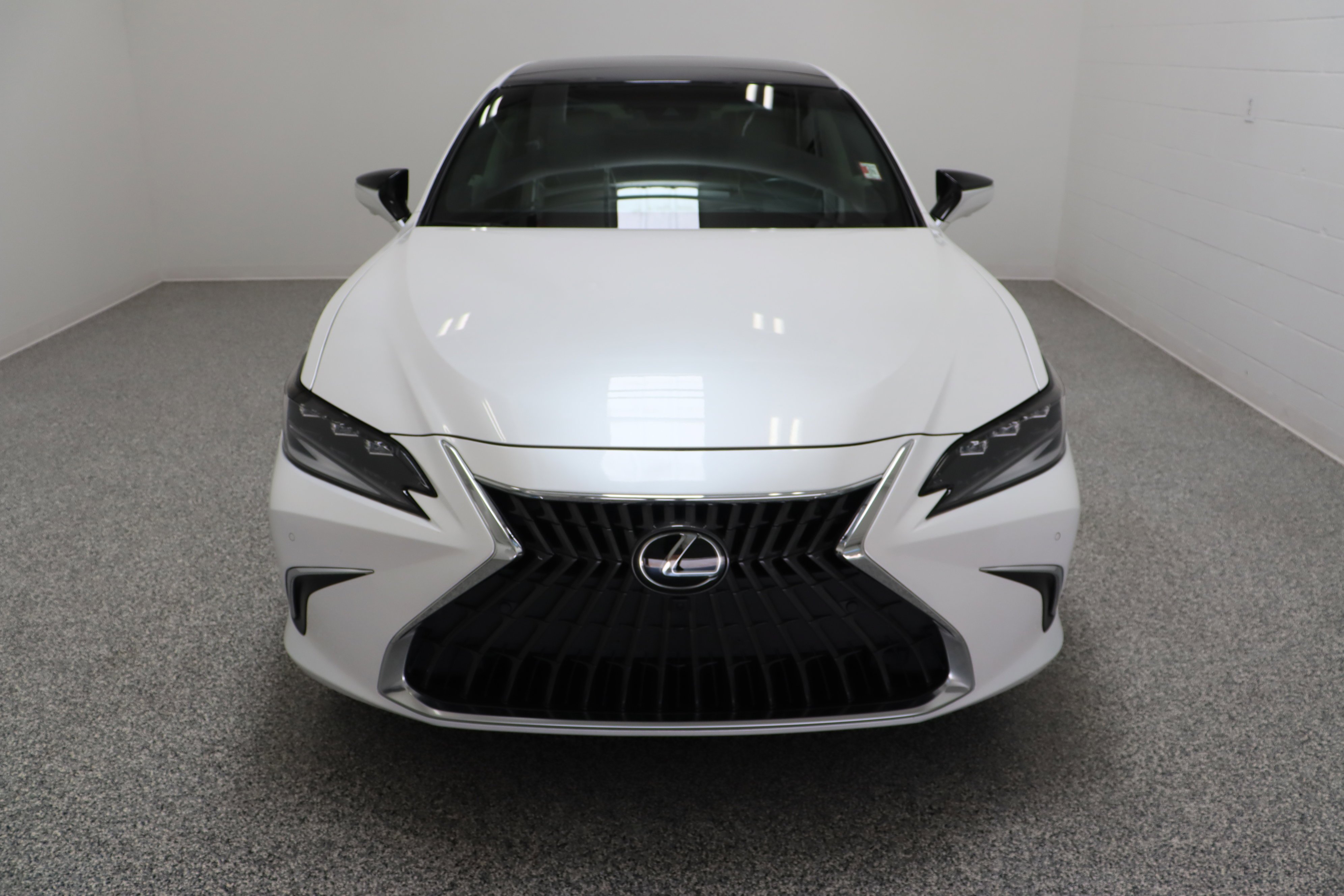 Used 2025 Eminent White Pearl Lexus ES 350 Ultra Luxury 3.5L image 3