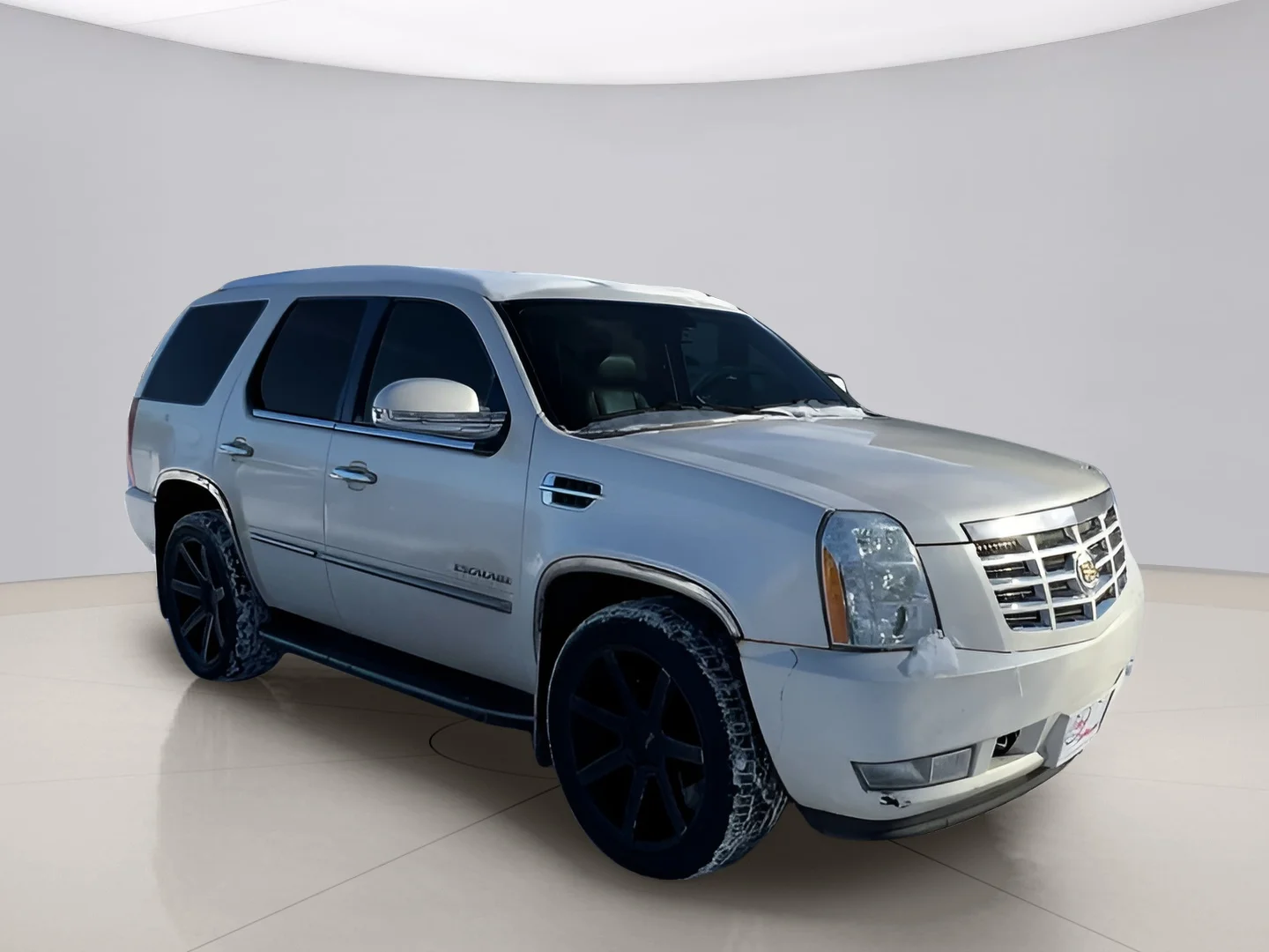 Used 2010 White Cadillac LUXURY image 2