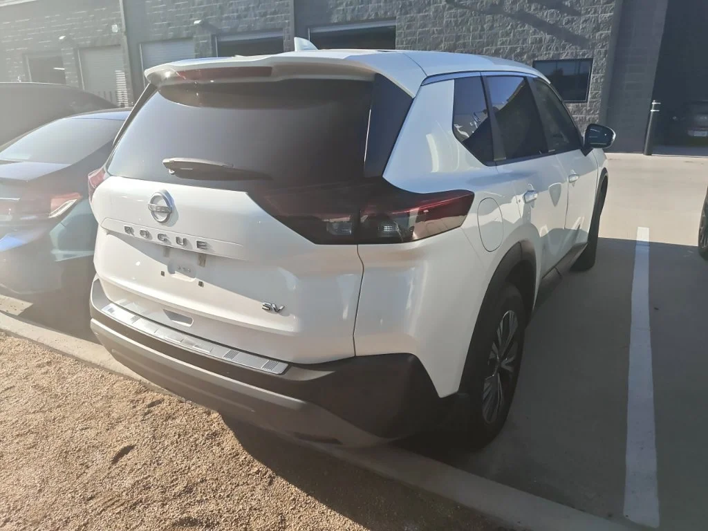 Used 2022 White Nissan SV image 3