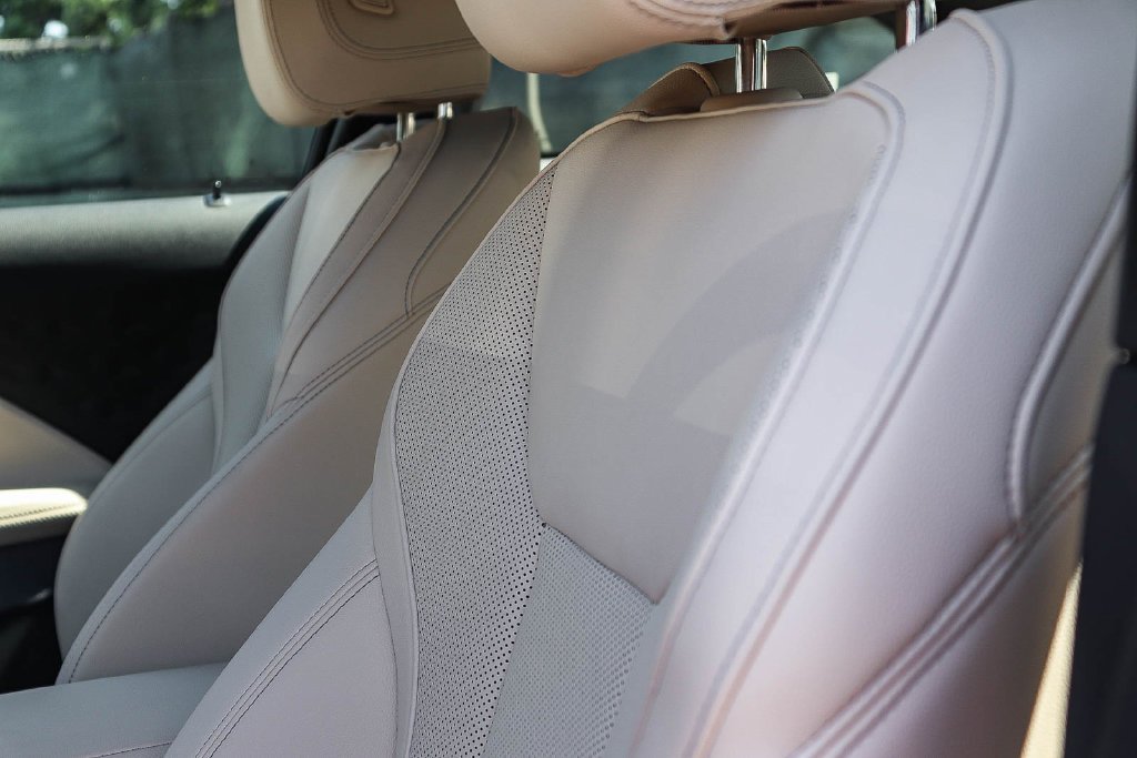 Used 2025 Thundernight Metallic BMW M240i image 22