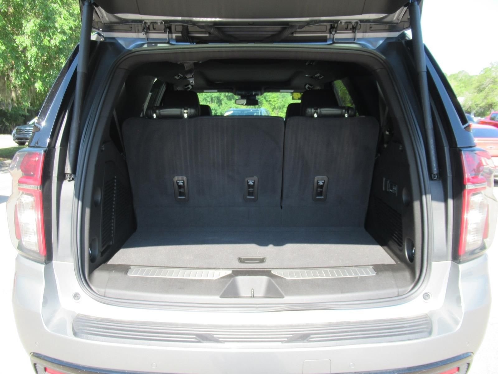 Used 2024 Gray Chevrolet Z71 image 40