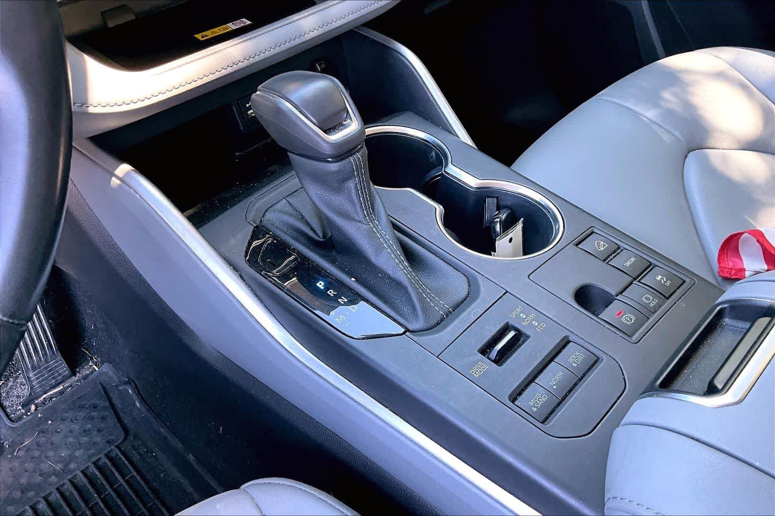 Used 2023 Wind Chill Pearl Toyota XLE image 16