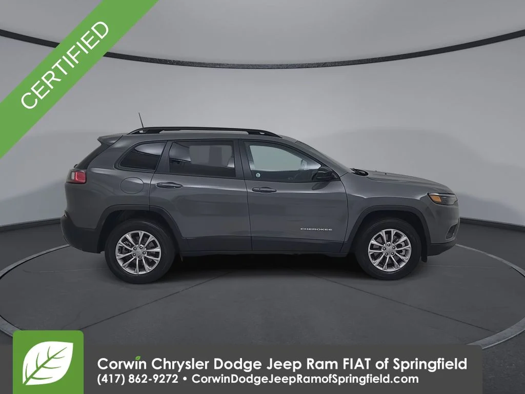 Certified Used 2022 Gray Jeep Latitude Lux image 17