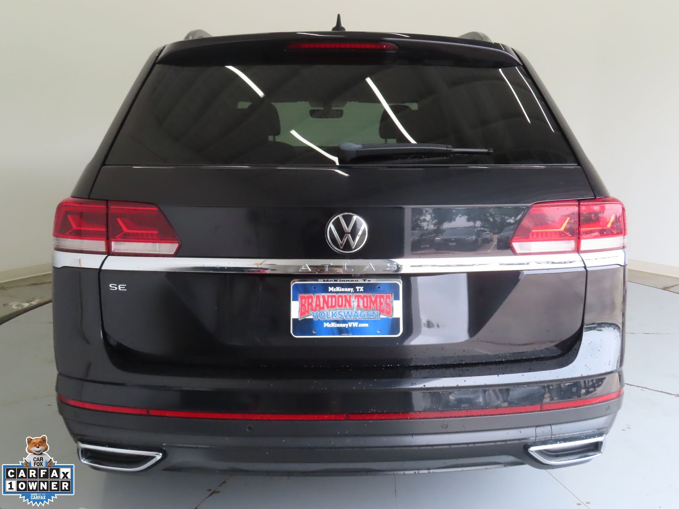 Used 2022 Black Volkswagen 2.0T SE w/Technology image 4