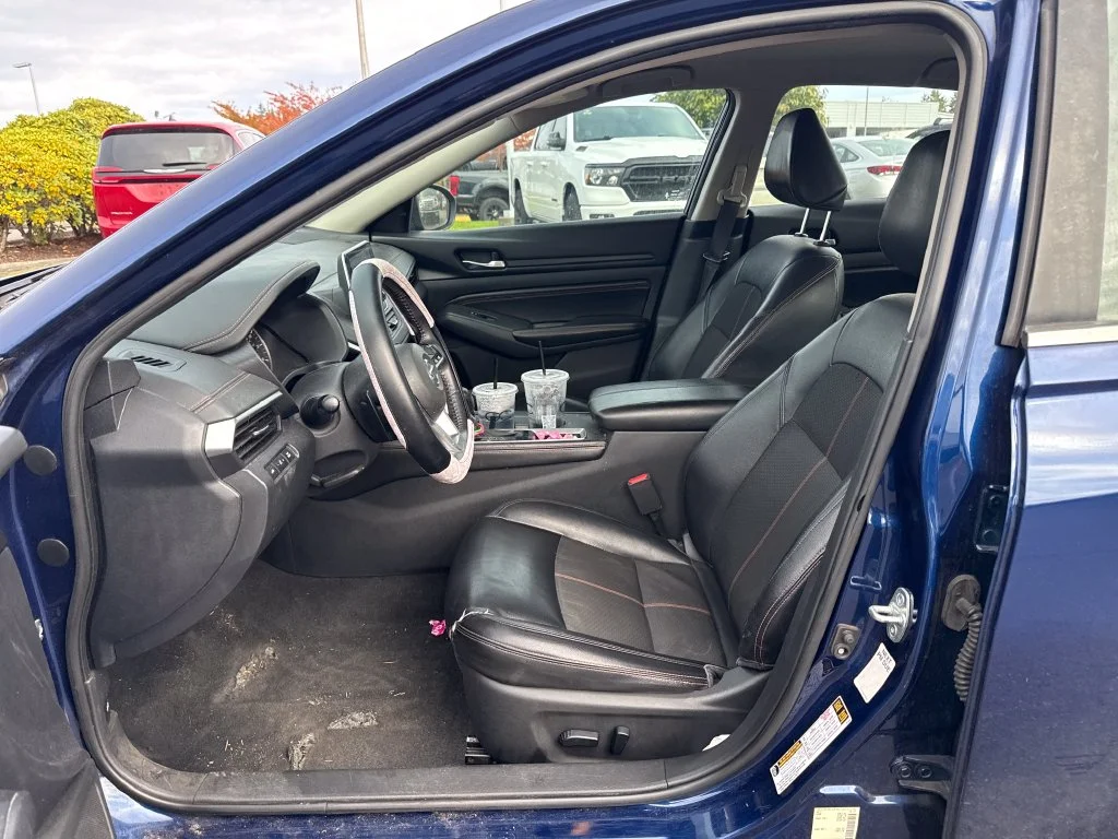 Used 2020 Blue Nissan 2.5 SR image 4