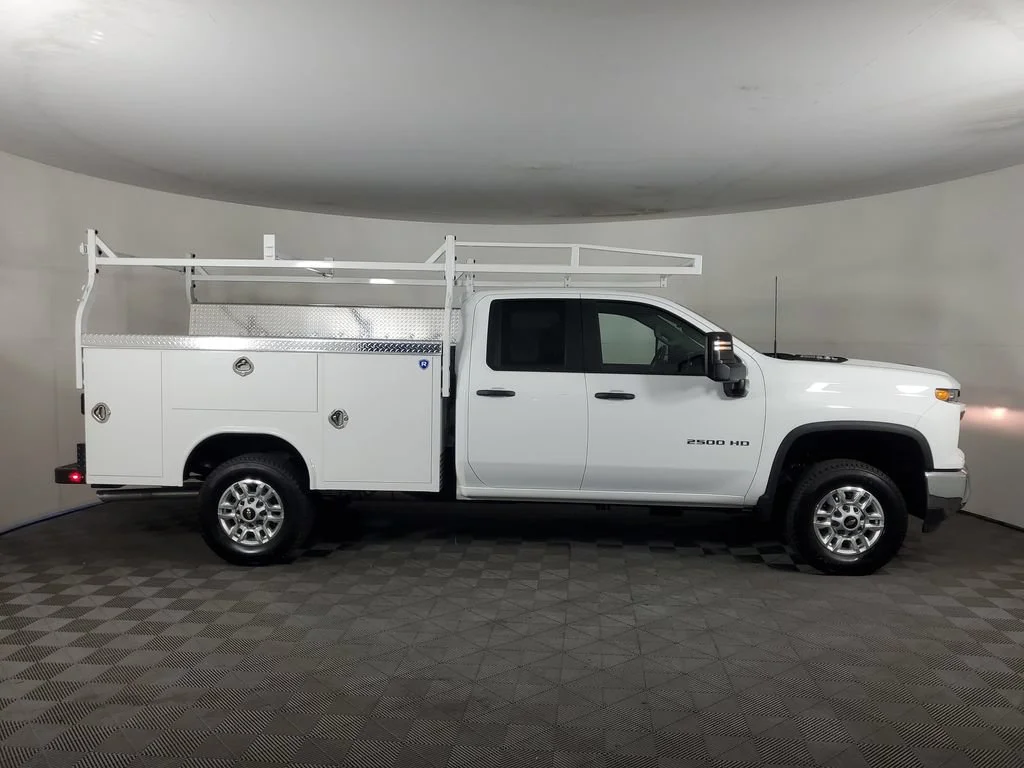 New 2026 Summit White Chevrolet WT image 1