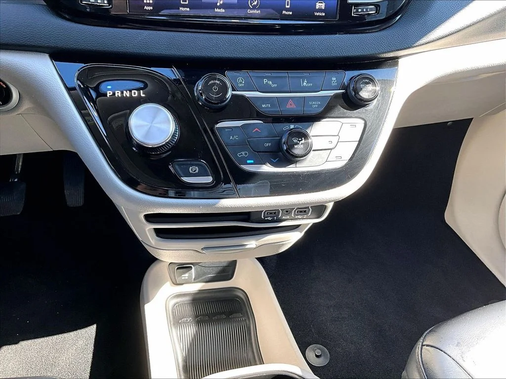 2023 Chrysler Pacifica Touring L - Photo 20