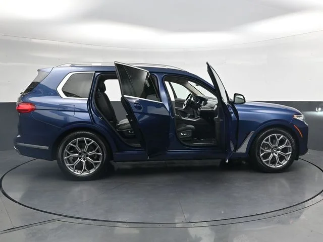Used 2022 Blue BMW xDrive40i image 40