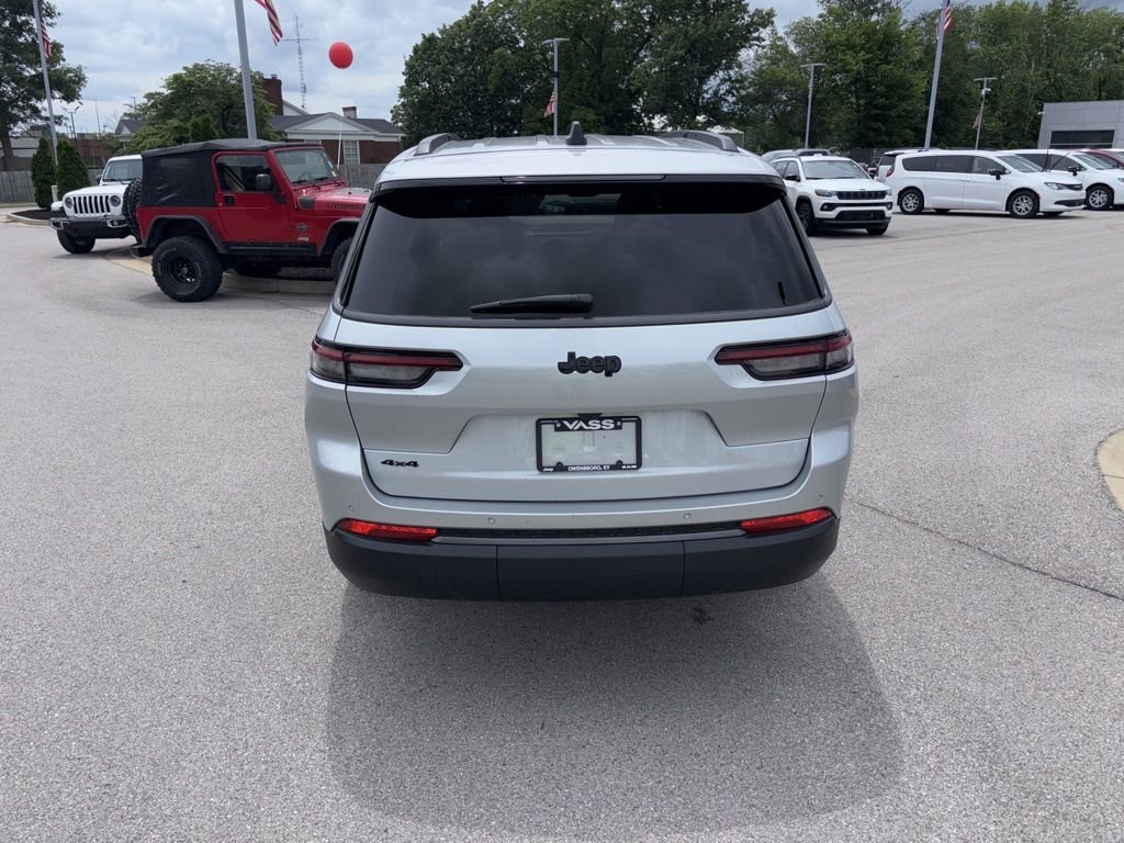 New 2026 Silver Zynith Exterior Paint Jeep Laredo image 4